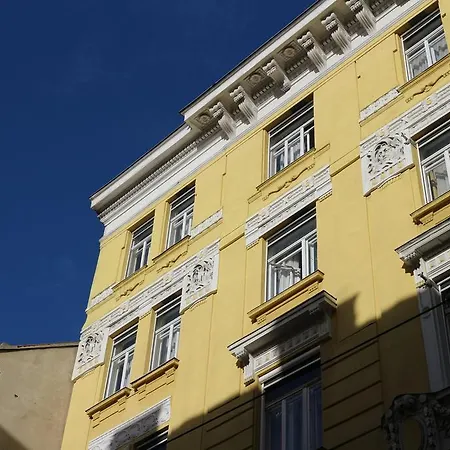 Carlton Opera Wien