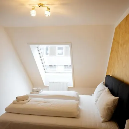 75 M2 Rooftop Central Apartment *