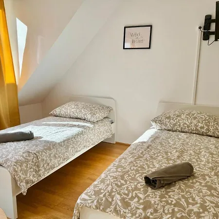 75 M2 Rooftop Central Apartment