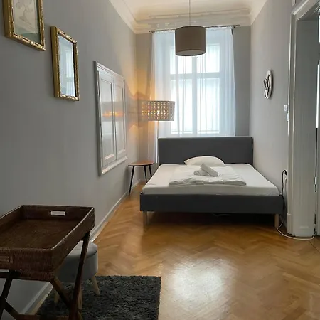 Historical Flair With Two Bedrooms Apartman