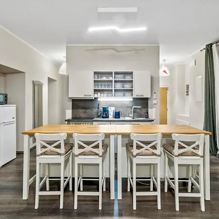 Apartment Balkon I Close To S-bahn I 5 Minutes To Mall