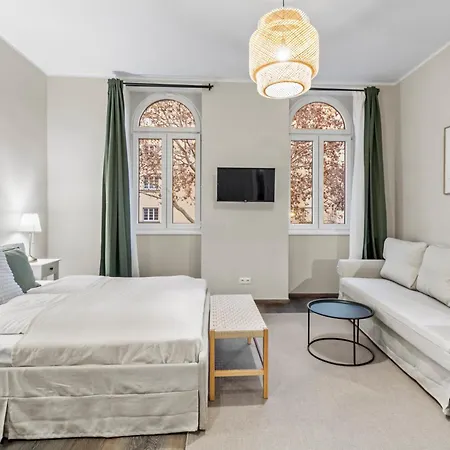 Balkon I Close To S-bahn I 5 Minutes To Mall Apartment *