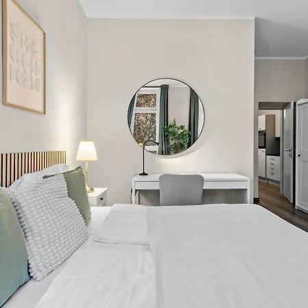 Balkon I Close To S-bahn I 5 Minutes To Mall Apartment *