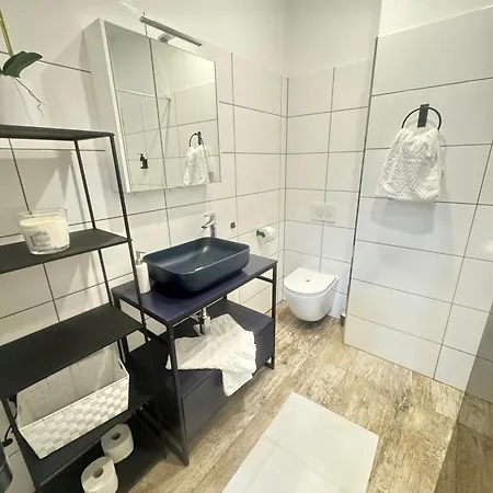 Apartment Wohnen Im Kunstwerk Neben Hundertwasserhaus L Hg4 *