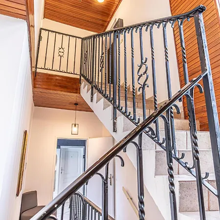 Apartment Cozy Entire House With Terrace And Garden, Up To 34p *