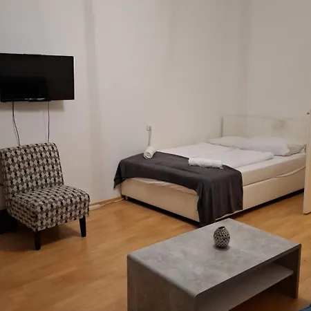 Comfy 1-bedroom Apartment, 10 Min To Westbahnhof Apartment