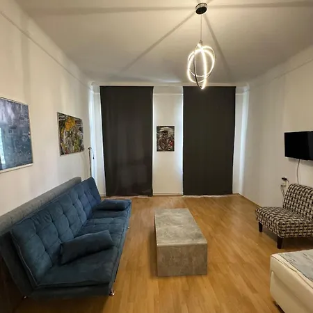 Comfy 1-bedroom Apartment, 10 Min To Westbahnhof Vienna