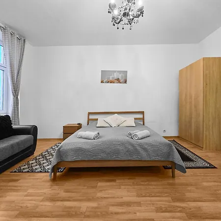 Apartment Modern Three-bedroom, Triple King Beds Vienna