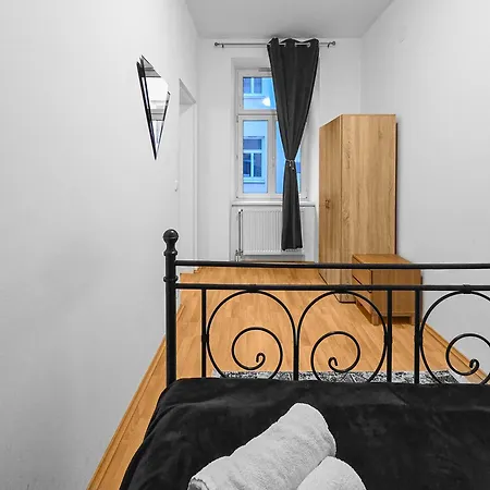 Modern Three-bedroom, Triple King Beds