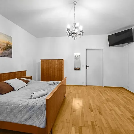 Three-bedroom, Three King-size Bed Retreat Wiedeń