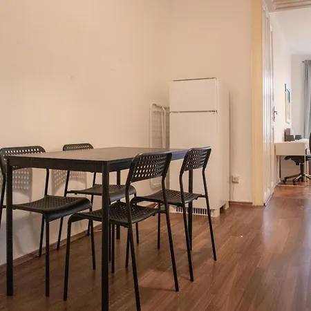 Affordable 2 Apts For 16p 4br Great For Families Vídeň