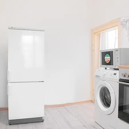 Affordable 2 Apts For 16p 4br Great For Families