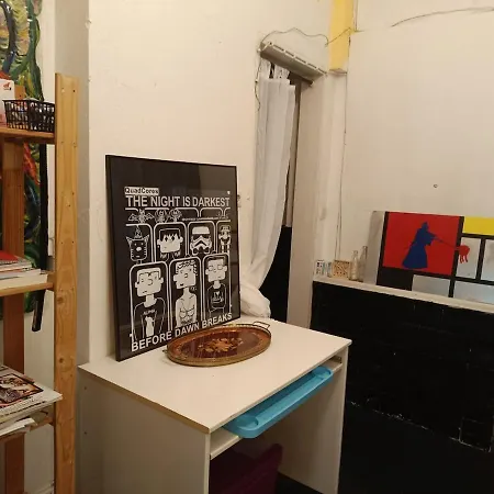 Apartment Atelier In Center, No Shower, Entire Place Wien