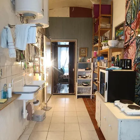 Apartment Atelier In Center, No Shower, Entire Place Wien