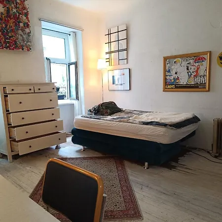 Atelier In Center, No Shower, Entire Place Apartment