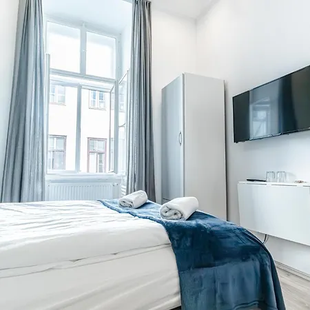 Apartment Shopping Paradise 9br Complex Ideal For 22 People *