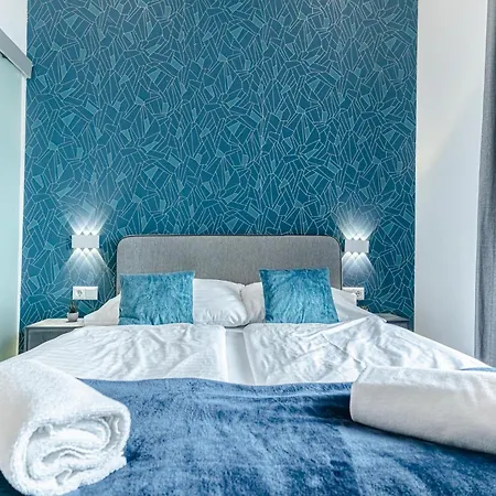 Apartment Shopping Paradise 9br Complex Ideal For 22 People Wien
