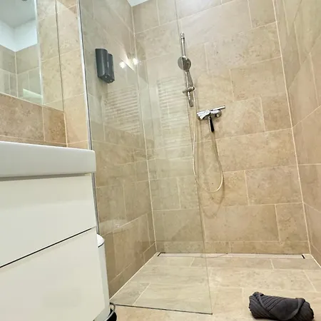 African Paradise With Jacuzzi & Sauna Appartamento Vienna