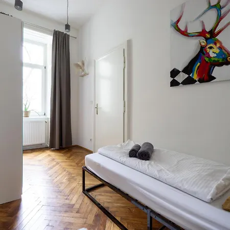 Apartamento In Viennese Old Building