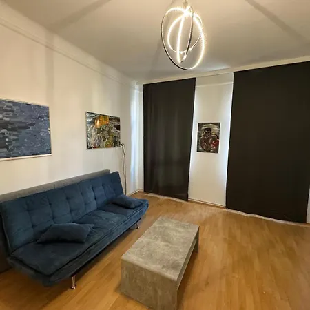 Comfy 1-bedroom Apartment, 10 Min To Westbahnhof Vienna