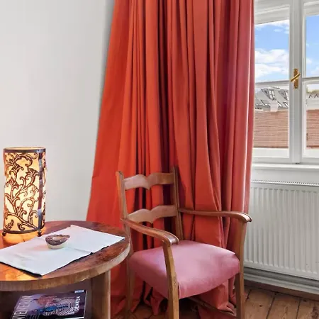 Chic 1-br - Perfect Location *
