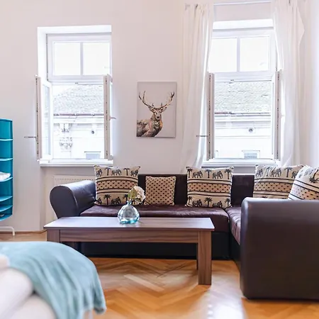 Amazing 2br Stay, Wiener Stadthalle Apartment *