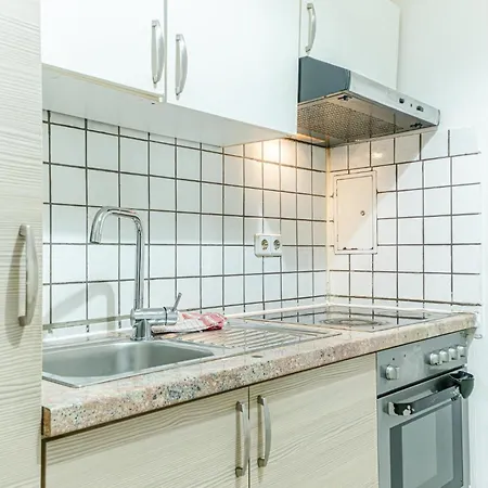 Amazing 2br Stay, Wiener Stadthalle Apartment