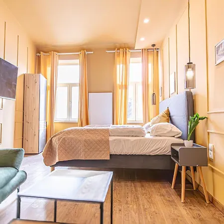 Apartamento 4br For 9p, Centrally Located In *