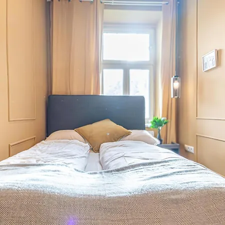 Apartamento 4br For 9p, Centrally Located In Viena