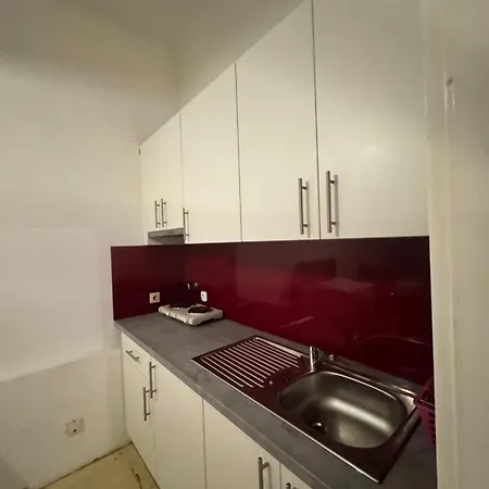 1100 Ganze 1 Apartament