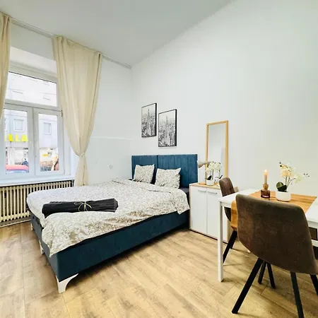 Apartment 5br Apartment, Only 10min Walk To Matzleinsdorfer Platz Vienna
