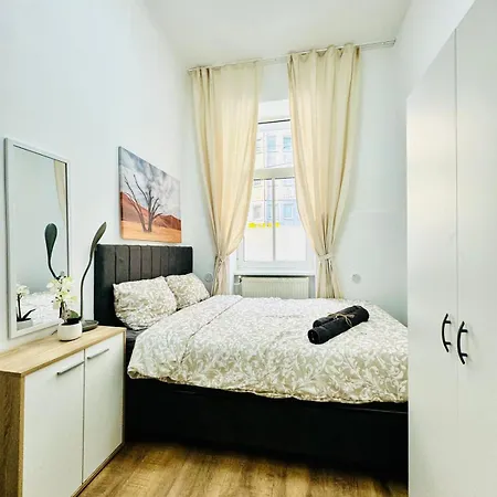 Apartment 5br Apartment, Only 10min Walk To Matzleinsdorfer Platz Vienna
