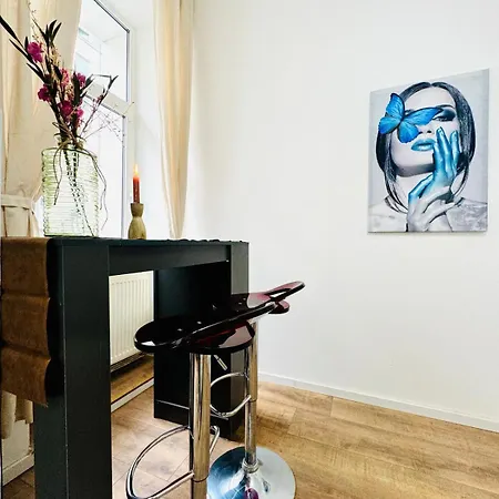 Apartment 5br Apartment, Only 10min Walk To Matzleinsdorfer Platz *