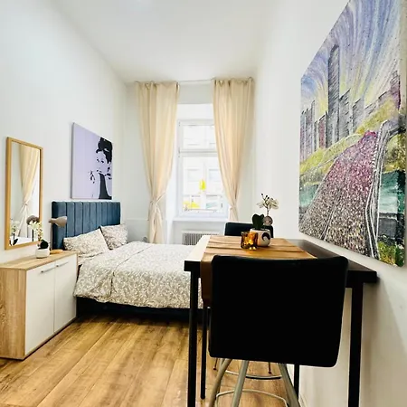 Apartment 5br Apartment, Only 10min Walk To Matzleinsdorfer Platz