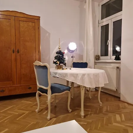 Beautiful Flat Overlooking A Great Park
