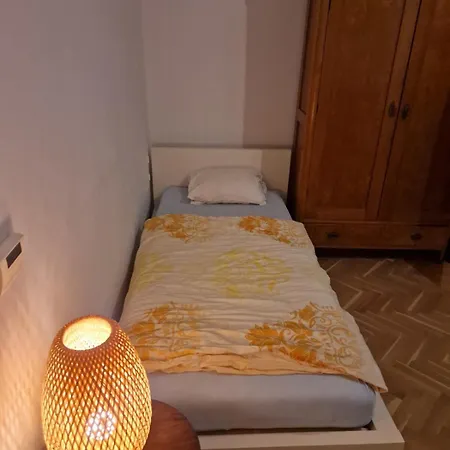 Beautiful Flat Overlooking A Great Park Vienna