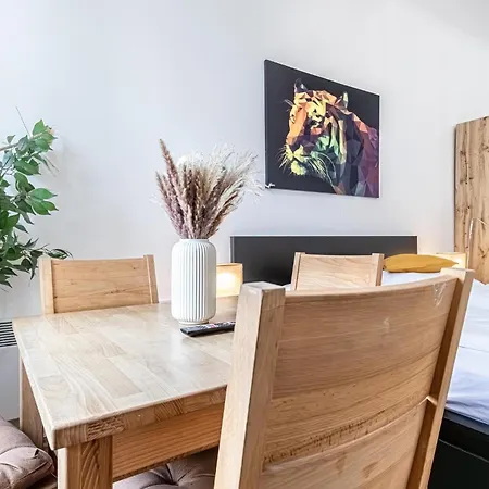 Apartamento Explore Vienna: 1br Retreat Near Westbahnhof Viena