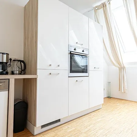 Luxury 3br And1 Lr In The Heart Of Apartment