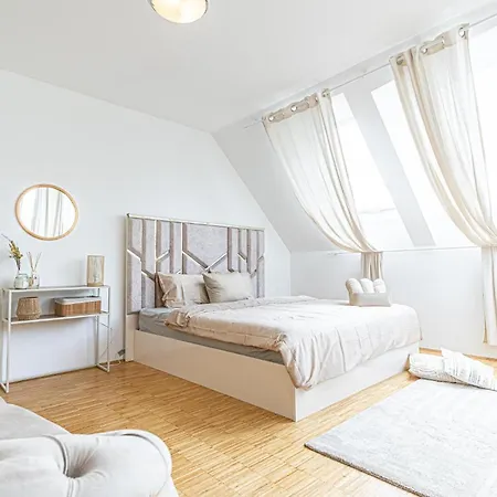 Apartment Luxury 3br And1 Lr In The Heart Of