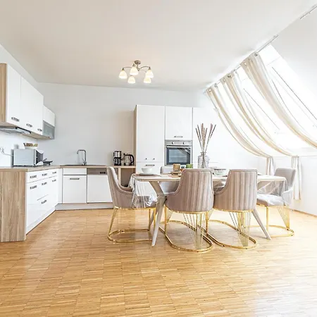 Luxury 3br And1 Lr In The Heart Of