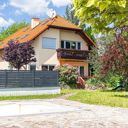 Exquisite In Shared With Garden & Parking * Viena