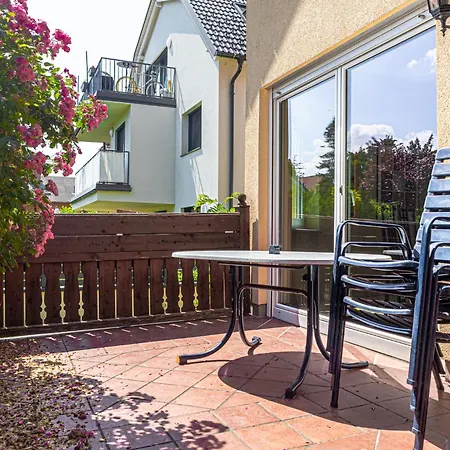 Exquisite In Shared With Garden & Parking *