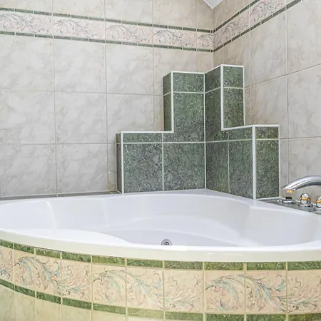 Apartment Exquisite In Shared With Garden & Parking