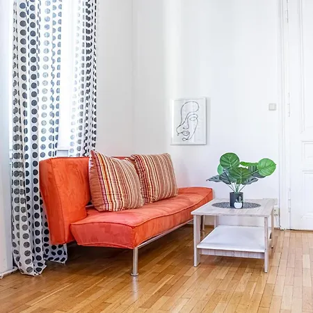 Simple Near Wiener Stadthalle Apartment Vienna