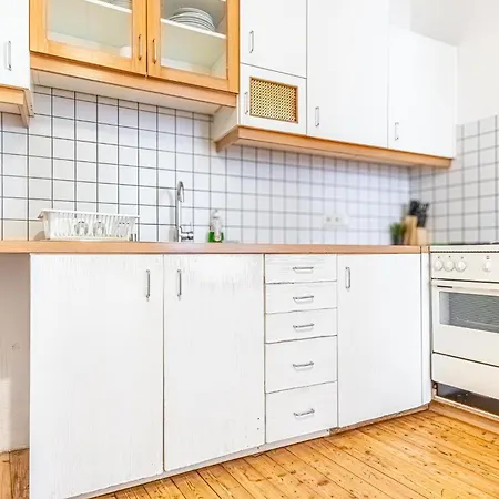 Simple Near Wiener Stadthalle Apartment *