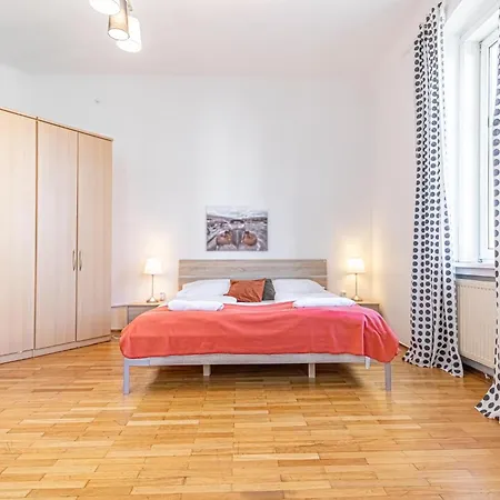 Simple Near Wiener Stadthalle Apartment Vienna