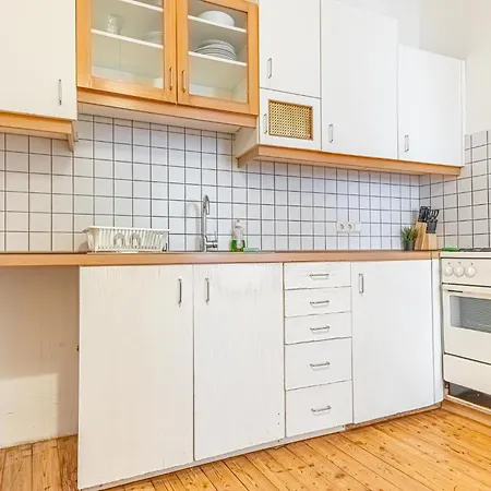 Apartment Simple Near Wiener Stadthalle