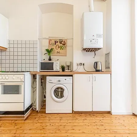 Simple Near Wiener Stadthalle Apartment Vienna