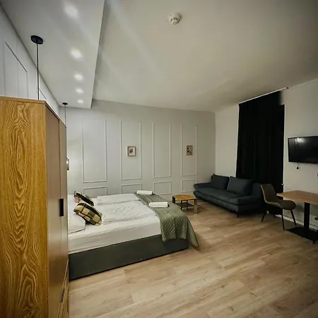 Private And Elegant In Residential Apartment *