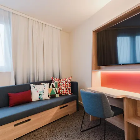 Hampton By Hilton West